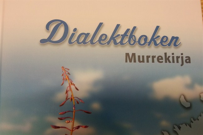 Dialektens vänner i Karleby gav för många år sedan ut en dialektbok och dialektens dag är ett stående inslag när svenska veckan ordnas i staden.