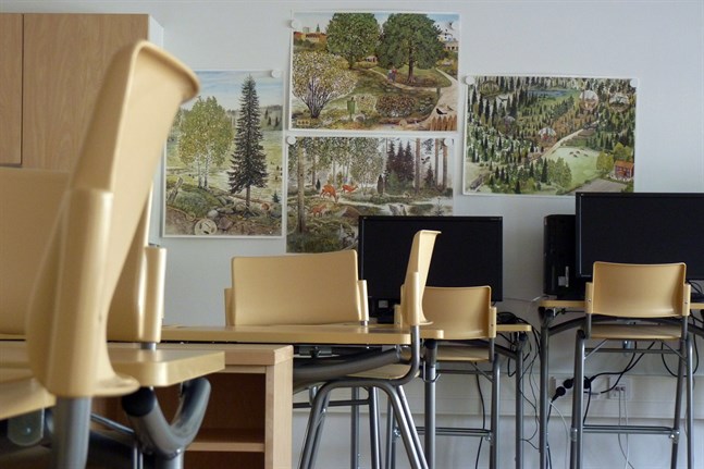 Konstämnen hamnar lätt i skymundan i skolan, menar skribenterna.