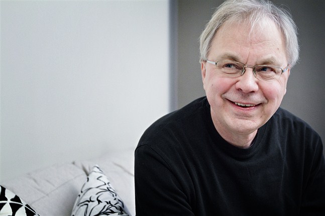 Sven-Erik Klinkmann är "generös mot sina föregångare, redovisar och diskuterar deras analyser och omdömen. Så blir hans bok också en diskussion om rockkritik." skriver VBL:s recensent.