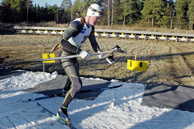 Tommy Haglund knep en av Larsmo IF:s medaljer i lördags. Men då handlade det om rullskidor och inte skidor.