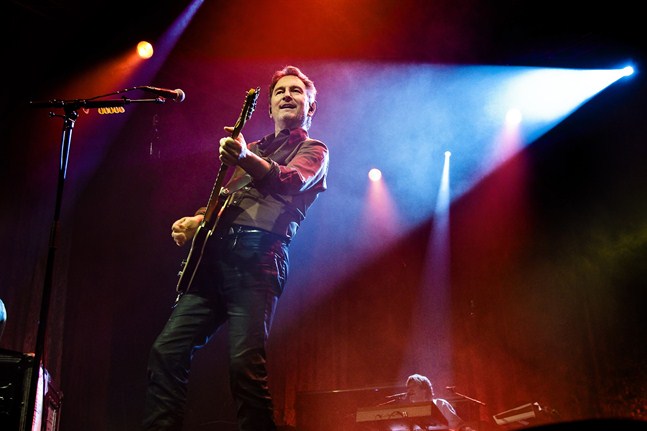 Tomas Ledin har besökt Österbotten ett antal gånger redan. Här har han konsert i Vasa ishall 2010.