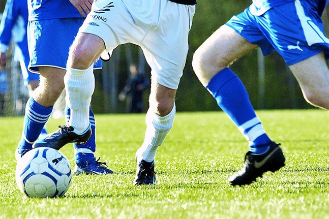 Distriktets seniorserier i fotboll kan tidigast starta i juni.