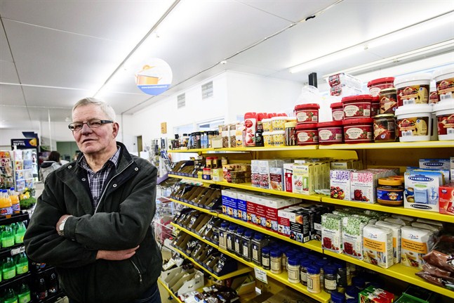 Ralf Knuts, vice ordförande för Monäs Bodens styrelse, tror att bybutiken ska få stöd den här gången.