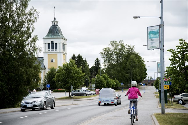 De minderåriga ska ha lekt med tändaren vid Laihela kyrkans stenfot.