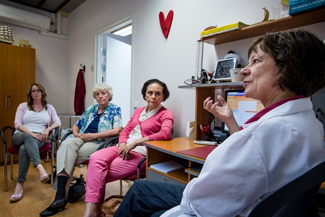 Lena Edlund, Maj-Britt Jåfs ochGun-Maria Biskop är oroliga över att de inte ska få det omstridda läkemedlet Thyroid i fortsättningen. Leena Furubacka har fått en varning för att hon ordinerar medicinen.