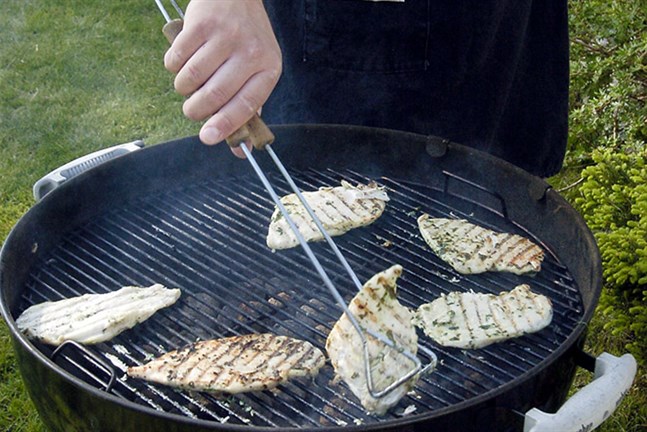 En rykande grill orsakade arbete för räddningsverket. Bilden är en arkivbild.
