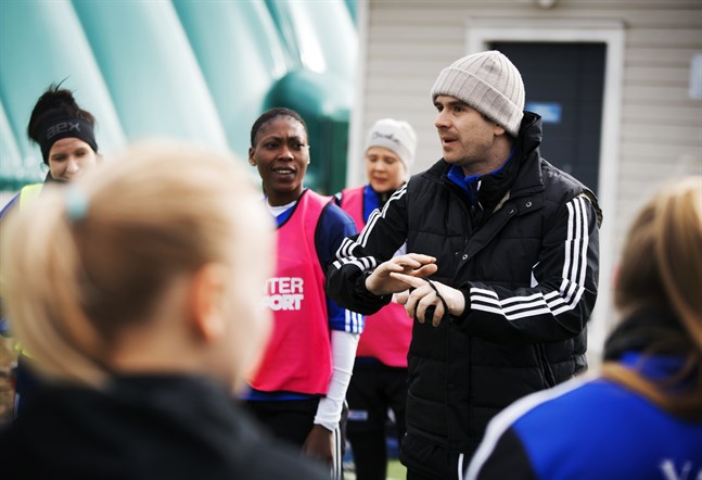 Engelsmannen Kris Huckstepp har tre år i Vasa IFK bakom sig när han nu tar sig an nya tränaruppdrag i Jakobstad.