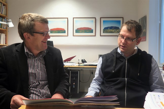 Kjell Herberts och Magnus Enlund från Centret för Svenskfinland vid migrationsinstitutet ordnar på lördagen den 11 oktober ett seminarium om finlandsvensk emigration till Sverige.