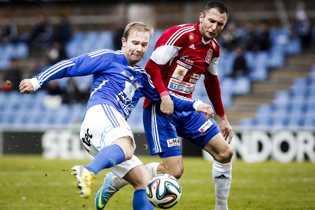 Under många år höll Nicola Erceg till i fotbollstvåan och det har blivit många matcher mot de österbottniska motståndarna. Här är han i en närkamp med Joel Sunabacka i en match mellan Vasa IFK och PS Kemi 2014.