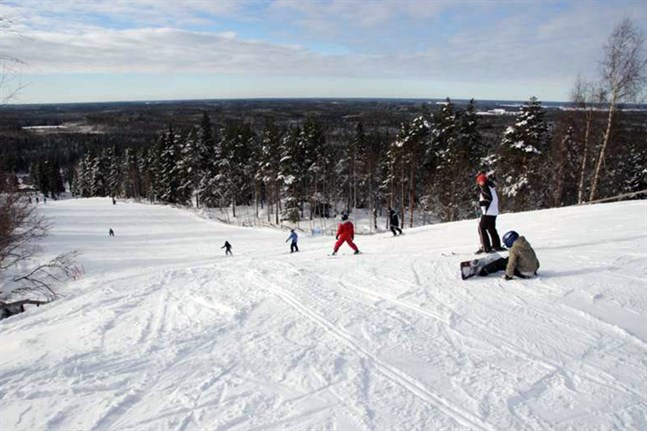 Simpsiö, Vörå och Lakis är några som kämpar för att kunna hålla backarna öppna i vinter.