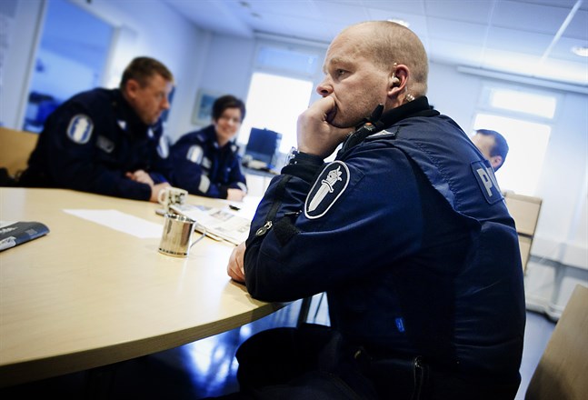 Överkonstapel Jukka Kero fick ta emot militärens förtjänstmedalj i samband med försvarsmaktens fanfest.