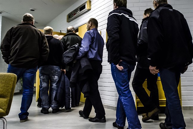 Mellersta Österbottens tingsrätt har en kinkig uppgift då den ska reda ut vilka djur de här männen egentligen jagade.