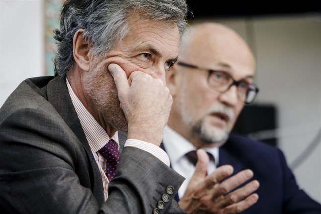 Jan-Erik Enestam och Ossi Repo gjorde 2015 en utredning om kommunfusioner i Vasaregionen. Samtliga berörda kommuner tackade nej till deras förslag om en sammanslagning av tio kommuner alternativt sju plus tre kommuner.