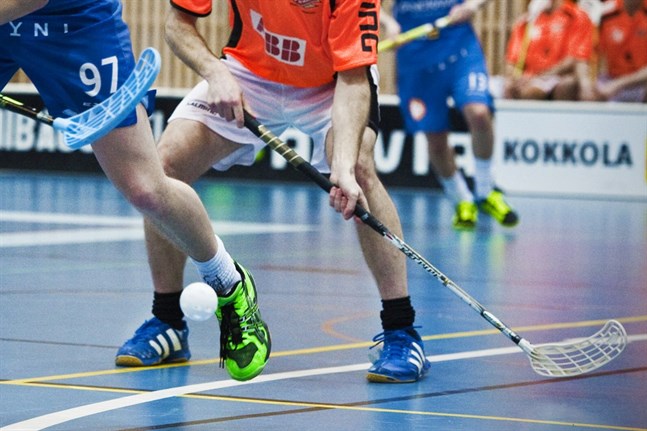 Vid Vasa stads idrottsservice tycker man att det behövs en utomhusbana för innebandy i staden. Flera platser finns på förslag. Nu äskar man om pengar för anläggningen.