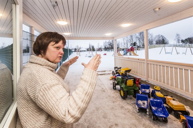 Erica Nygård, tf chef för småbarnspedagogik och förskola, ser flera fördelar med att Kronoby långtidsanställer vikarier.