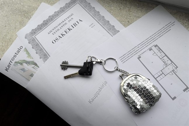 Cirka 34 procent av finländarna har bolån. Summan har ökat med tre procent sedan 2015 och är nu högst vad den någonsin varit, enligt statistik från Finans Finland.