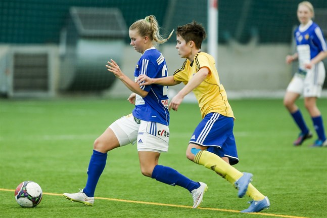Ina Järvinen har varit på plan varje minut i VIFK:s matcher de två senaste säsongerna. Den sviten bröts i söndags när hon skadade vristen.