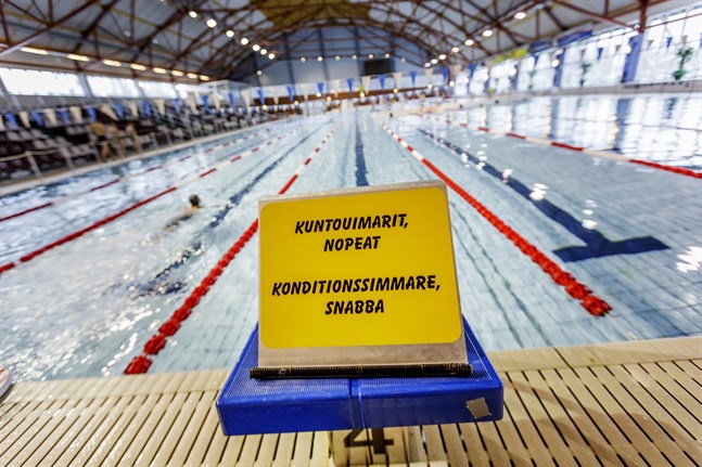 De som besöker Vasa simhall kan i nuläget endast använda 50-metersbassängen.
