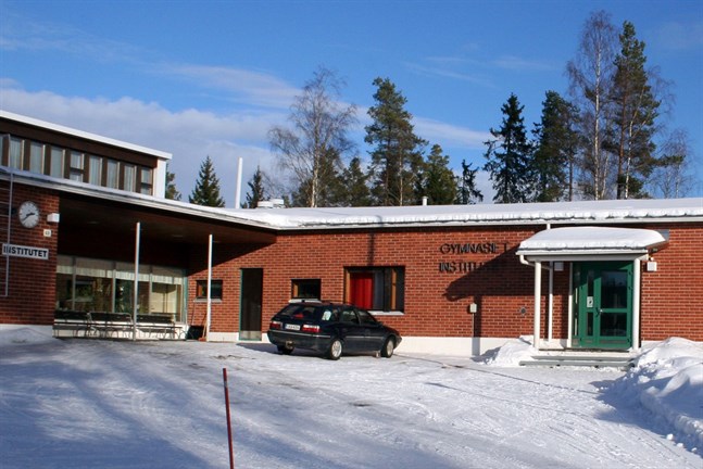 Gymnasiet i Petalax har gått över till distansundervisning på grund av ett konstaterat fall av coronaviruset.