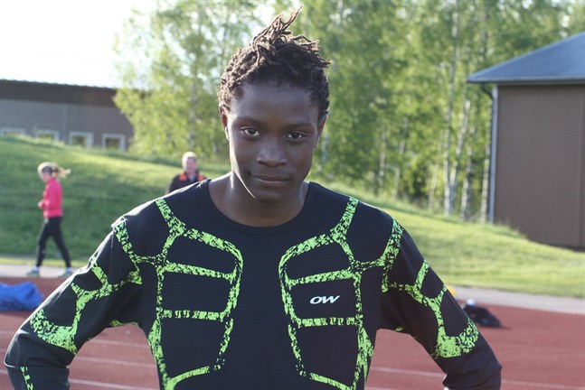 14-årige Johannes Brännback är den absolut bästa medeldistansaren i Svenskfinland i sin åldersklass.