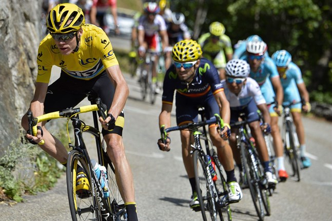 Christian Froome cyklade i den gula ledartröjan i lördagens etapp i Tour de France. Han är likadant klädd när Touren avslutas på söndag, men hans försprång har krympt.