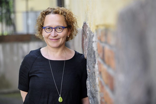 Medieforskaren Anu Koivunen ser det som positivt att coronabesluten diskuteras. Arkivbild.