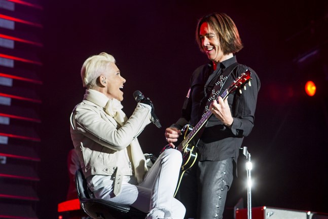 Marie Fredriksson och Per Gessle bjöd på en vacker version av mastodonthiten "It Must Have Been Love" på Karlsplan i Vasa 2015. Roxettekonserten lockade drygt 10 000 personer.