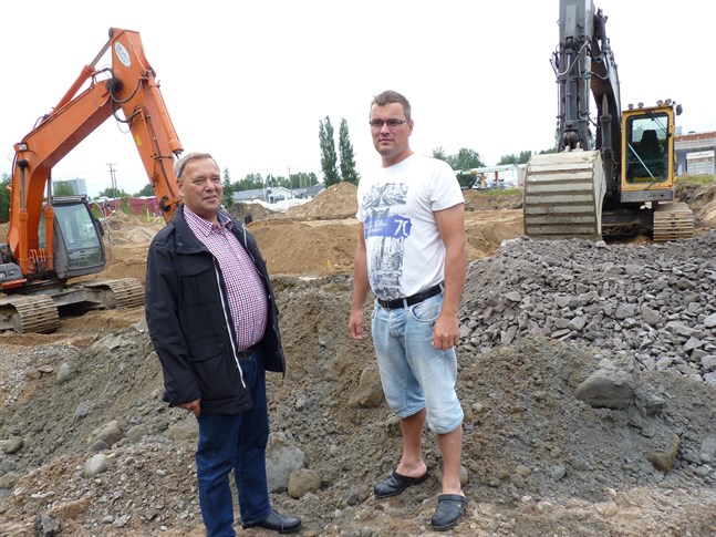 Roger och Robert Frostdahl från R&R Frostdahl. Bolaget är ett steg närmare att beviljas marktäkt på mark de nyligen förvärvat i Bennässkogen.