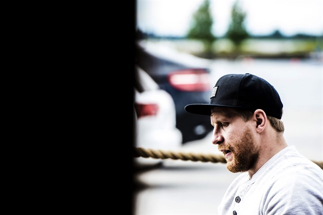 Leo Komarov anlände till New York på juldagen och om ingenting oförutsett inträffar har han en sju dagar lång karantän framför sig.