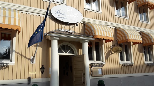 Stadshotellet i Jakobstad tvingas stänga på grund av en vattenskada.