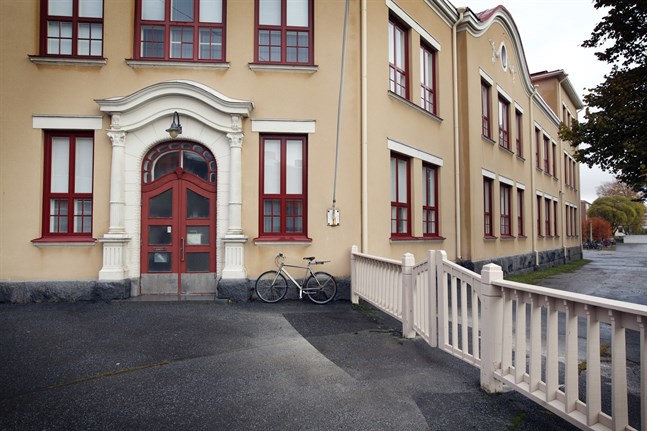 Vanhan Vaasan koulu finns i Brändö under tiden som en ny skola byggs i anslutning till Variskan koulu.