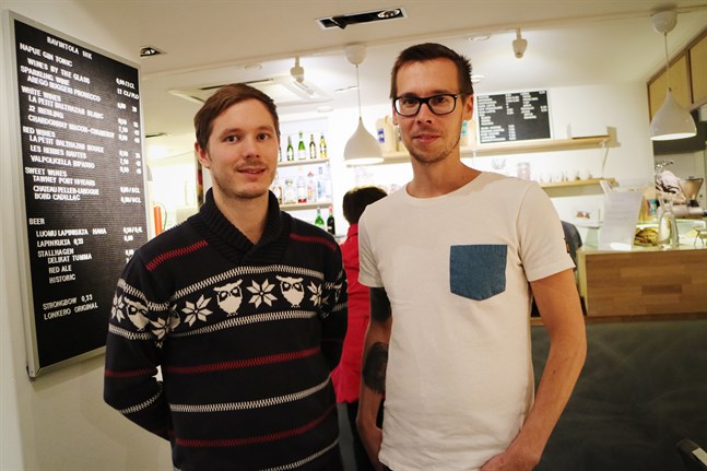 Fredrik Ohls och Staffan Rönn är två av eldsjälarna bakom restaurang Ett rum och kök i Vasa.