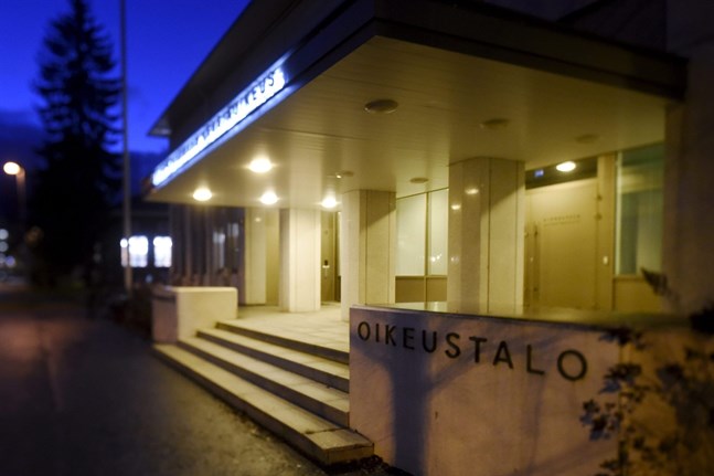 Södra Österbottens tingsrätt i Seinäjoki inledde rättegången på tisdagen.