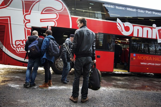 Bussar och tåg får bara ta in halva passagerarantalet i Åbo- och Helsingforsområdet.