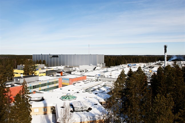 Mirkas fabrik i såväl Jeppo som på övriga orter i Finland stänger på onsdag för att öppnas på nytt den 11 maj. Under tiden är hela personalen permitterad.