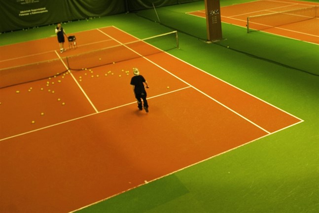 Tennishallen.