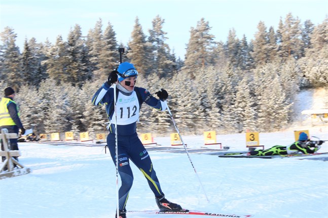 Patrik Kuuttinen sköt och skidade bra i Kauhajoki.
