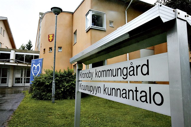 Kronoby kommun rekommenderar starkt att allmänna sammankomster med fler än tio personer ställs in.
