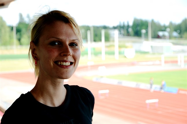 Saara Norrgrann representerar Finland på 1500 meter i en nordisk friidrottslandskamp.