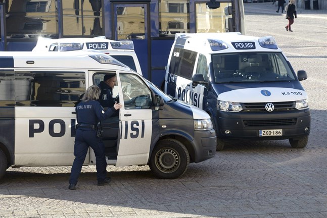 Polisen övar undantagstillstånd i Helsingfors. Bilden är tagen vid ett tidigare tillfälle.
