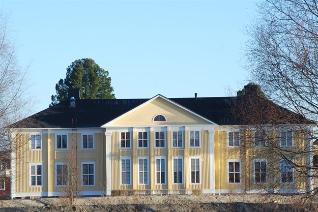 Nuvarande organisation är bäst för Lappfjärds folkhögskola, anser svenskspråkiga utbildningsnämnden i Kristinestad.