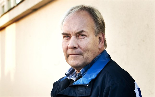 Peter Albäck lämnar alla uppdrag för Centern och skriver ut sig ur partiet.