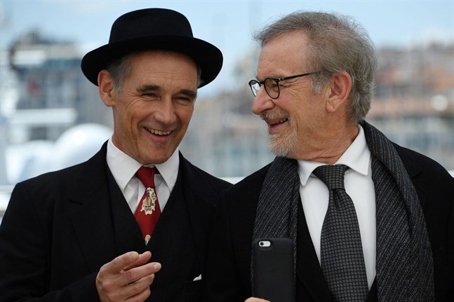 Steven Spielberg(till höger) (R) tillsammans med Mark Rylance.