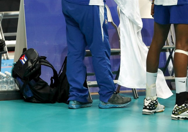 Sammanlagt har den finska polisen under helgen gripit åtta kubanska volleybollspelare i Tammerfors. De misstänks för grov våldtäkt.
