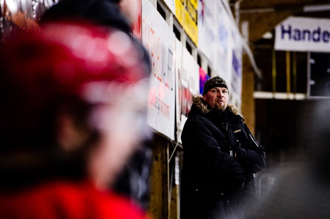 Tomi Joki har spelat heta derbyn mot IFK Lepplax, men får nu uppleva matchen som tränare.