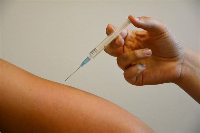 Hittills har det varit frivilligt för vårdpersonalen att vaccinera sig mot exempelvis säsongsinfluensa. Den nya smittskyddslagen ger arbetsgivaren tydligare instruktioner om vilka som bör ha vaccinskydd.
