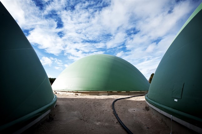 Kommunerna i Jakobstadsregionen vill ta fram förslag på effektiva åtgärder som minskar koldioxidutsläppen. Bilden är från biogasanläggningen i Jeppo.