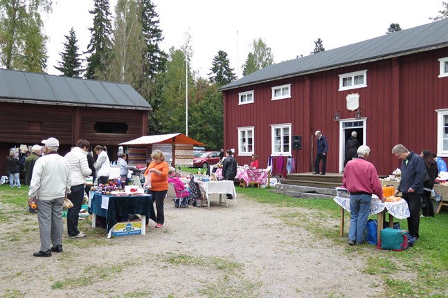 Ett säkert hösttecken är skördemarknaden vid Brages friluftsmuseum.