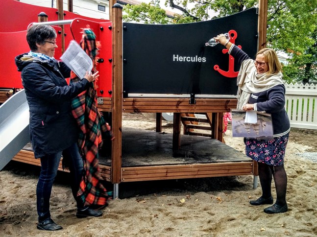 För 4 år sedan invigdes den uppiffade lekparken av stadsdirektör Kristina Stenman som gav fartyget namnet Hercules. Gretchen Back-Storvist från Folkhälsan var med som vittne.