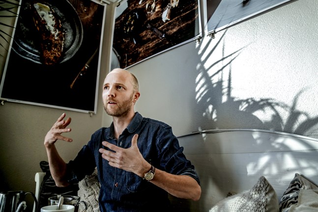 David Jonstad, omställningsrörelsens frontfigur i Sverige, lämnade Stockholm för ett liv på landet. Han har skrivit tre böcker. Den senaste heter "Jordad". I dag försörjer han sig i huvudsak som föreläsare och frilansjournalist. I tisdags föreläste han på Ritz i Vasa under Transition Week.